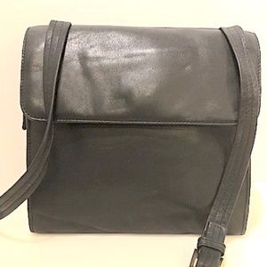 Valerie Stevens Black Shoulder Travel Bag